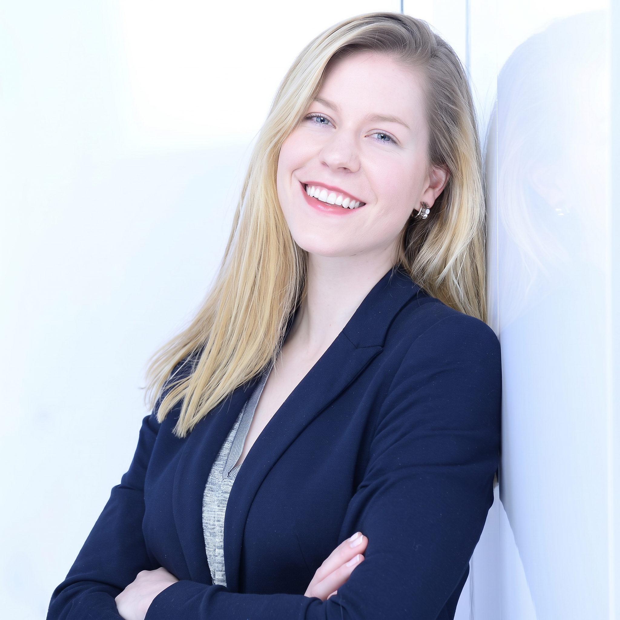 Theresa Schramm, coach and singer, creator of personalized Binaural Beats